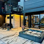 Arctic Luxury Log House With The River View Villa *