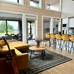 Villa Arctic Luxury Log House With The River View *