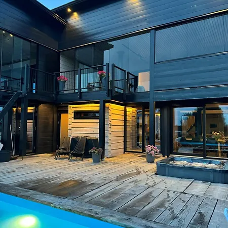 Villa Arctic Luxury Log House With The River View *