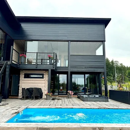 Arctic Luxury Log House With The River View Rovaniemi