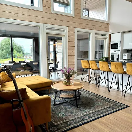 Villa Arctic Luxury Log House With The River View *