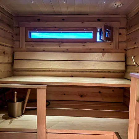 Arctic Luxury Log House With The River View Rovaniemi