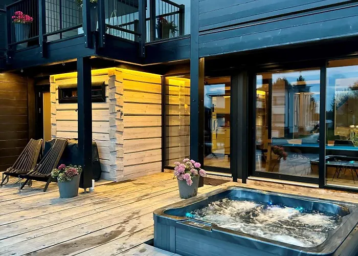Arctic Luxury Log House With The River View Huvilat *